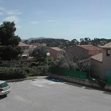 T2 Dans Avec Jardin * Sanary-sur-Mer