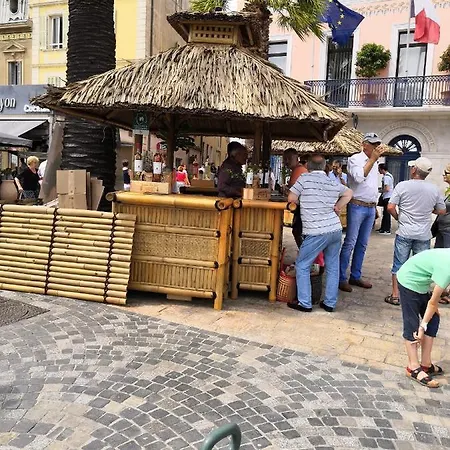 T2 Dans Avec Jardin * Sanary-sur-Mer